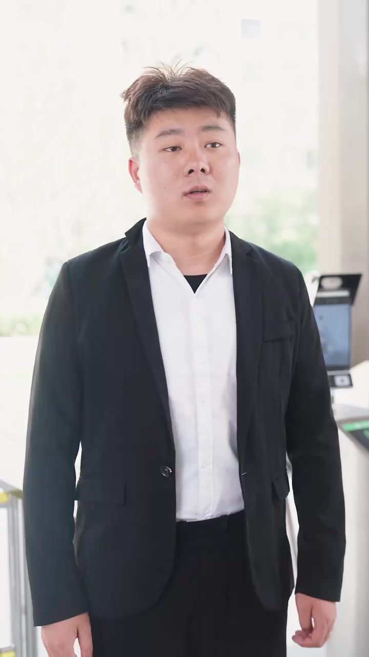 拽媽攜崽歸來(lái)（一胎三寶，神秘爹地竟是大佬）(全集)