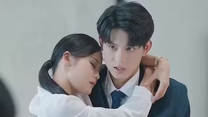 重生后，虐文霸總拿了寵妻劇本(全集)